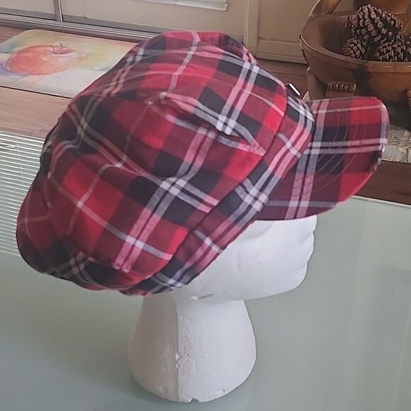 Disney Cap With Nightmare Before Christmas Pin - Picture 5 of 8